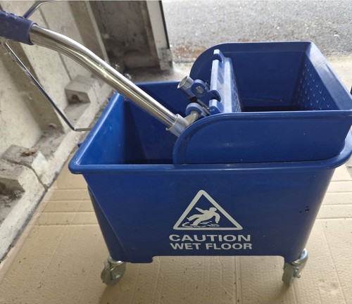Kentucky mop bucket - mop,